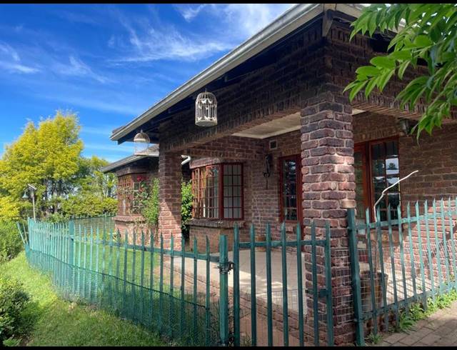 3 BEDROOM COMPLEX FOR SALE IN GILLITTS
